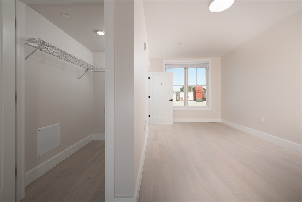 425 Border St. # 405 Property Photo 14