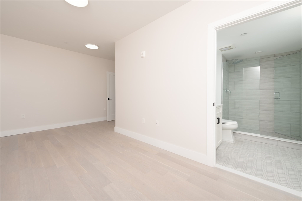 425 Border St. # 405 Property Photo 15