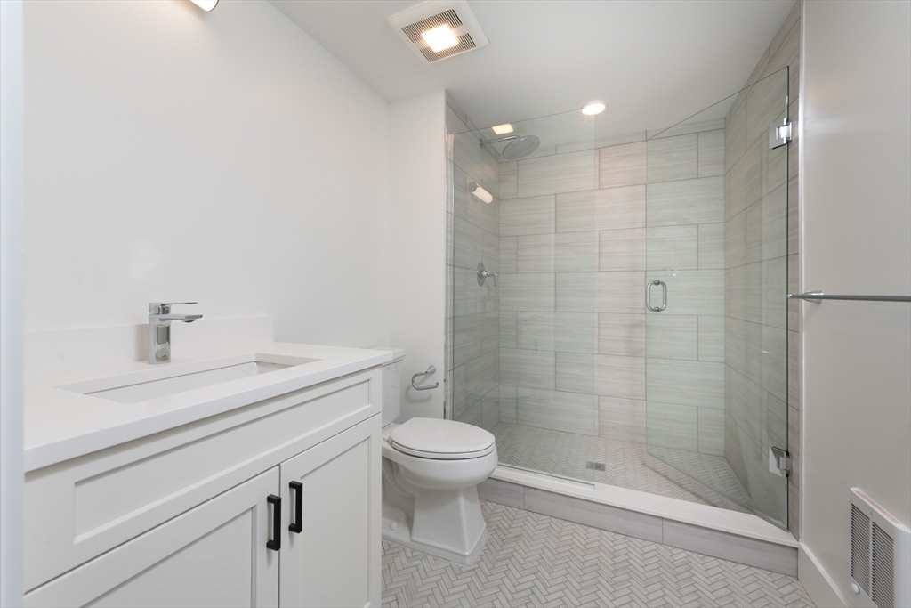425 Border St. # 405 Property Photo 16