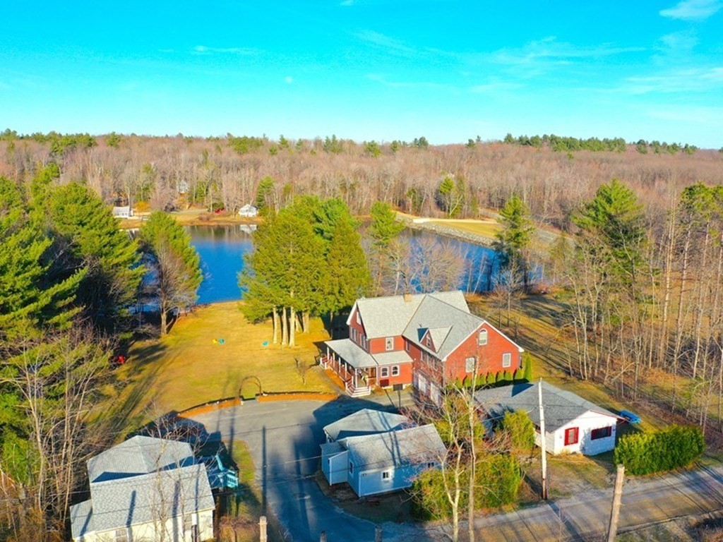 18 West Shore Drive Property Photo 3