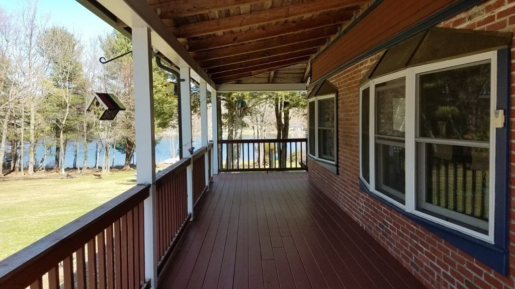18 West Shore Drive Property Photo 4