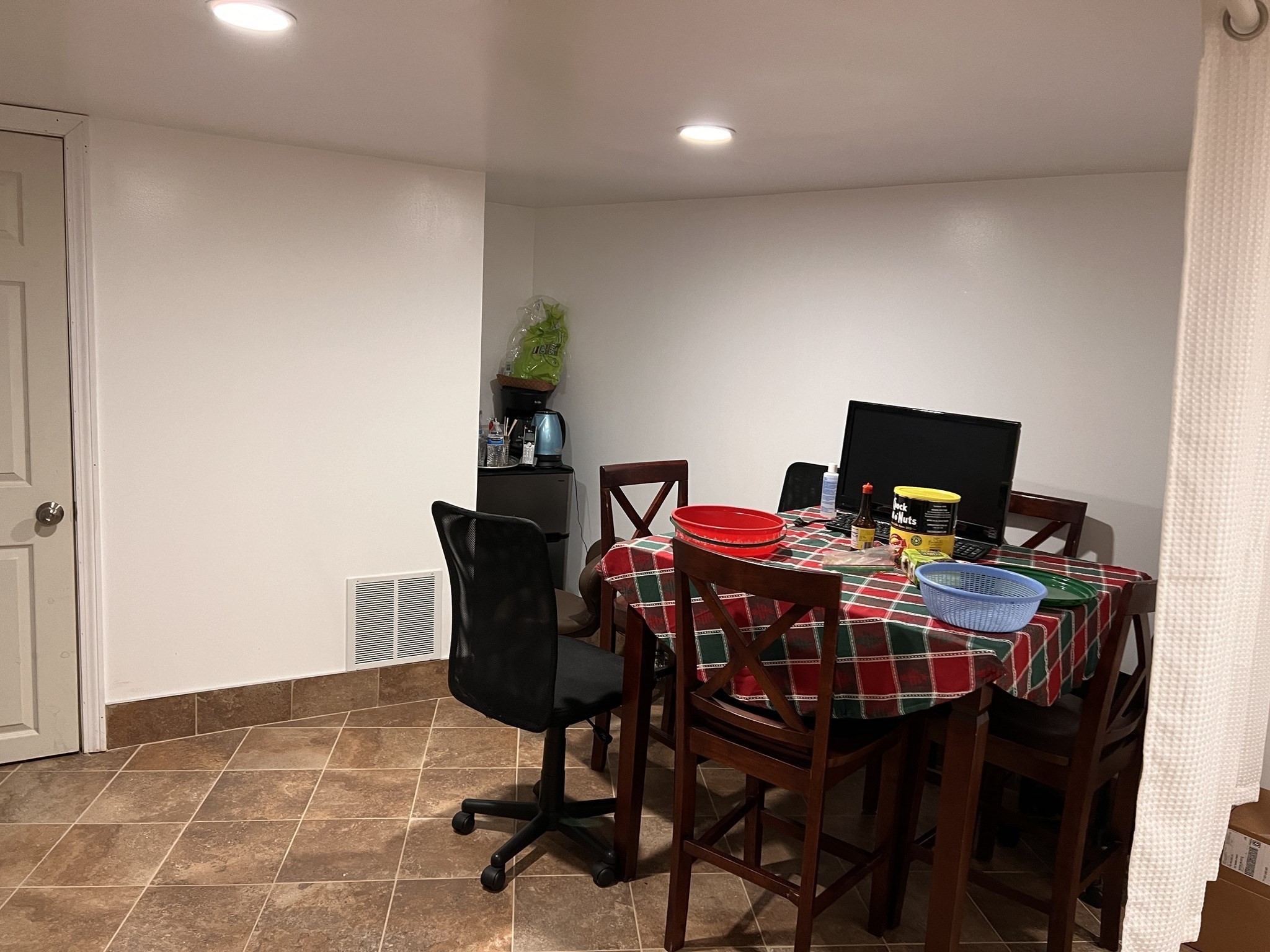 X30 Baker St Property Photo 7
