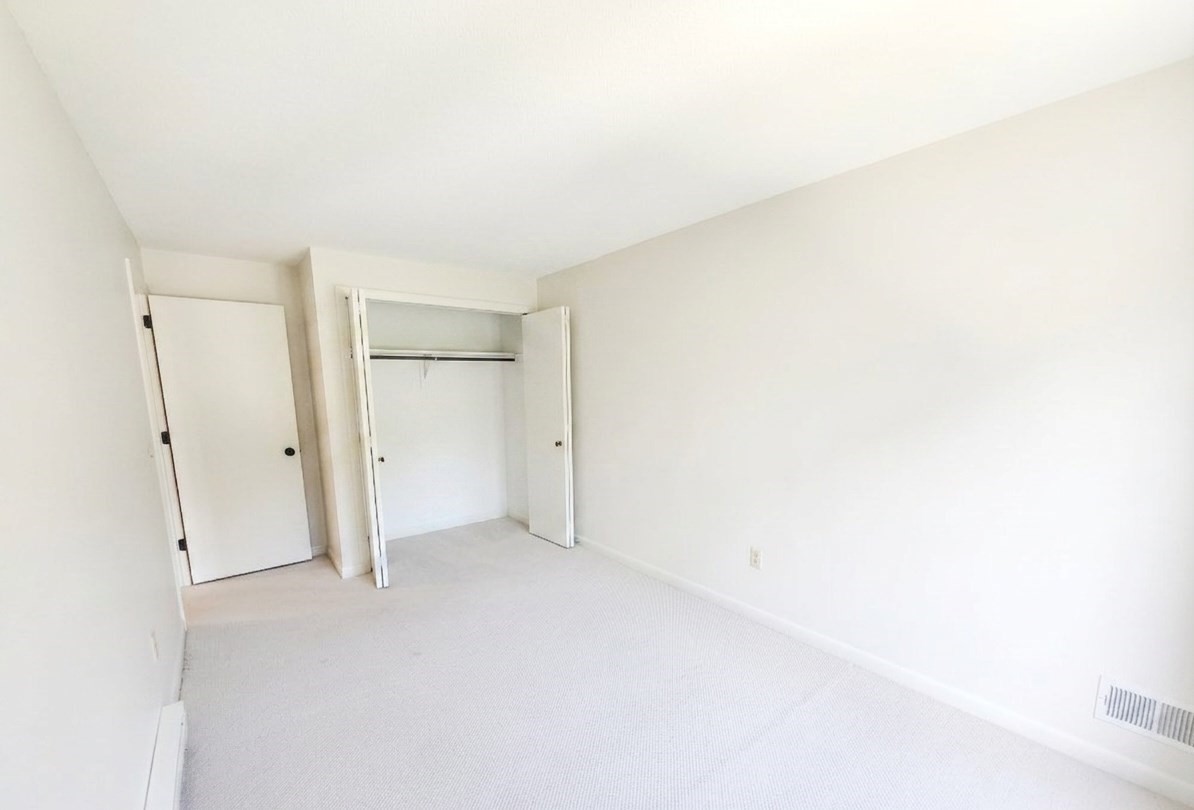 10 Winston Ct # 10 Property Photo 16