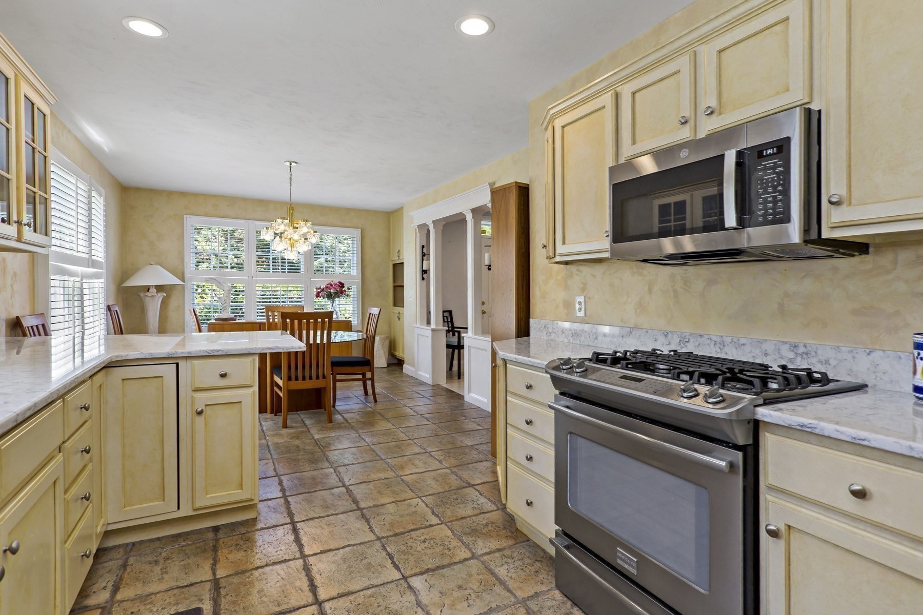 5 Mayfair Ct # 5 Property Photo 10