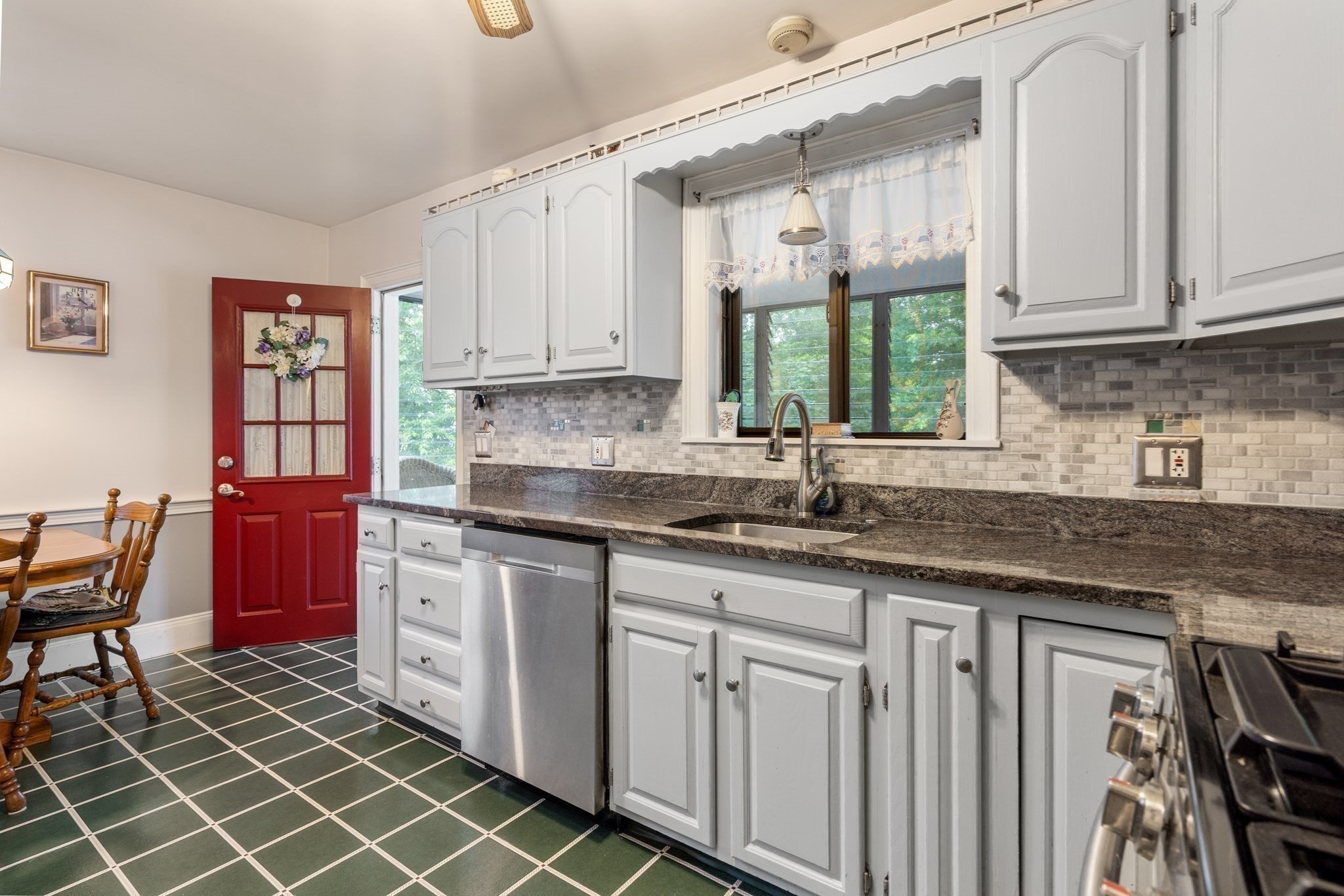 20 Rowe Street Property Photo 9