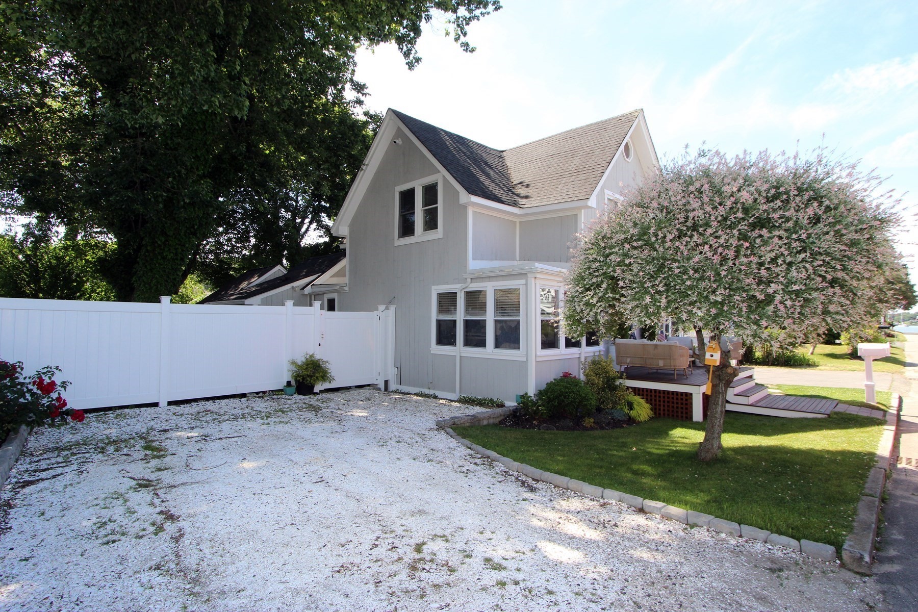 22 Maple Street Property Photo 5
