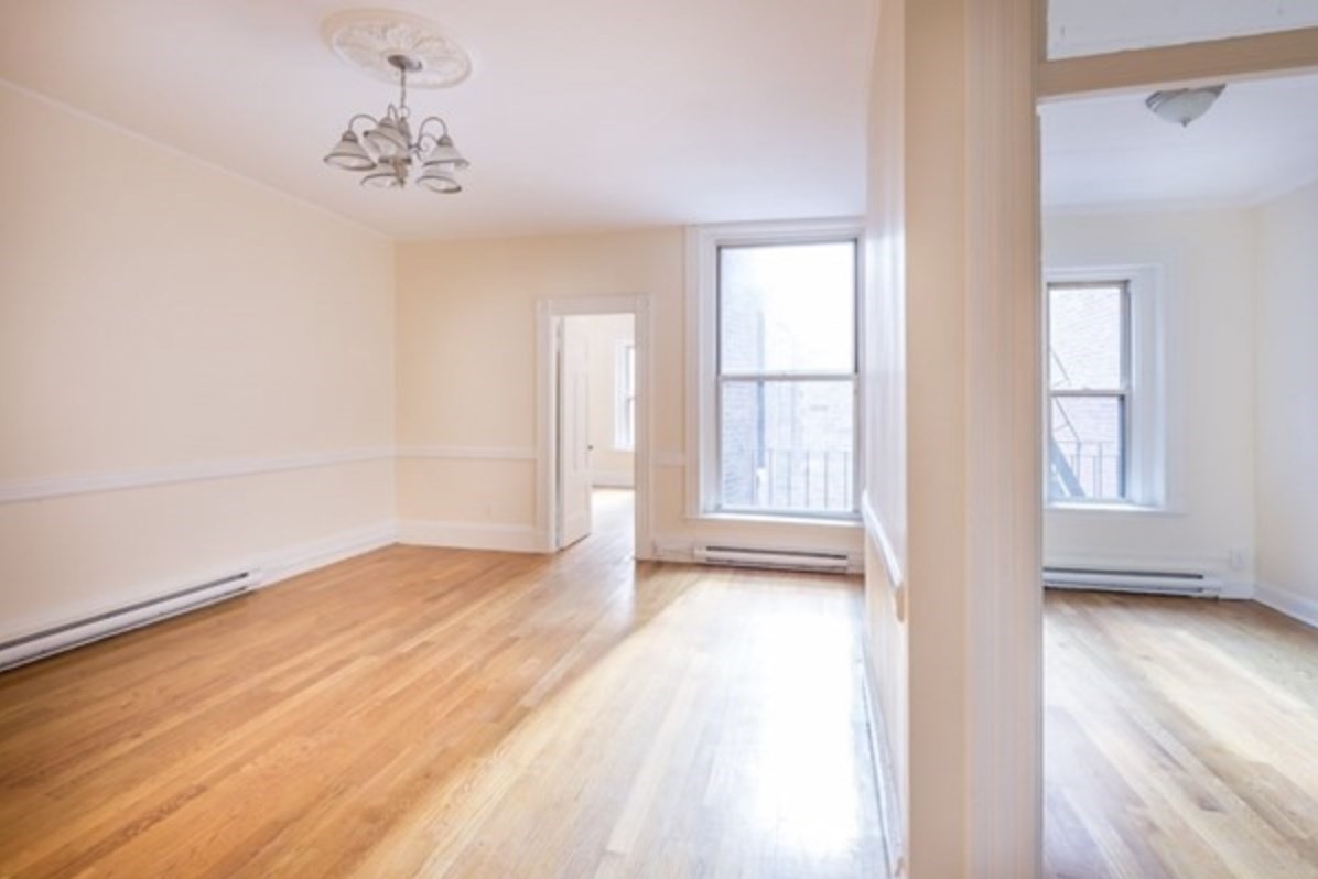 154 Newbury St Property Photo 1