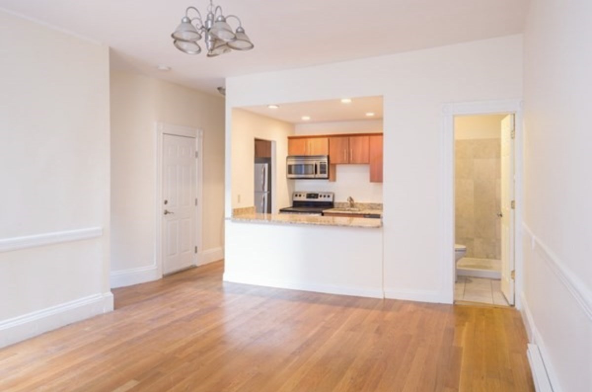 154 Newbury St Property Photo 2