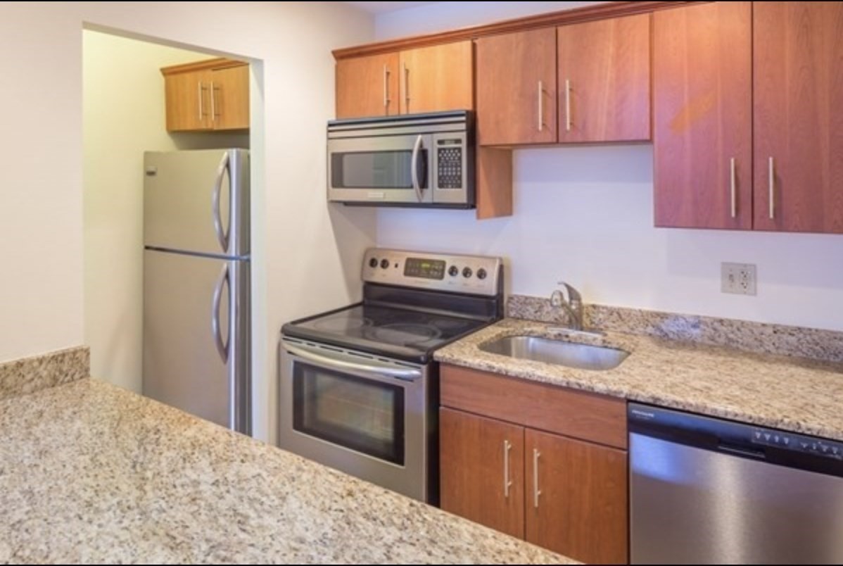 154 Newbury St Property Photo 3