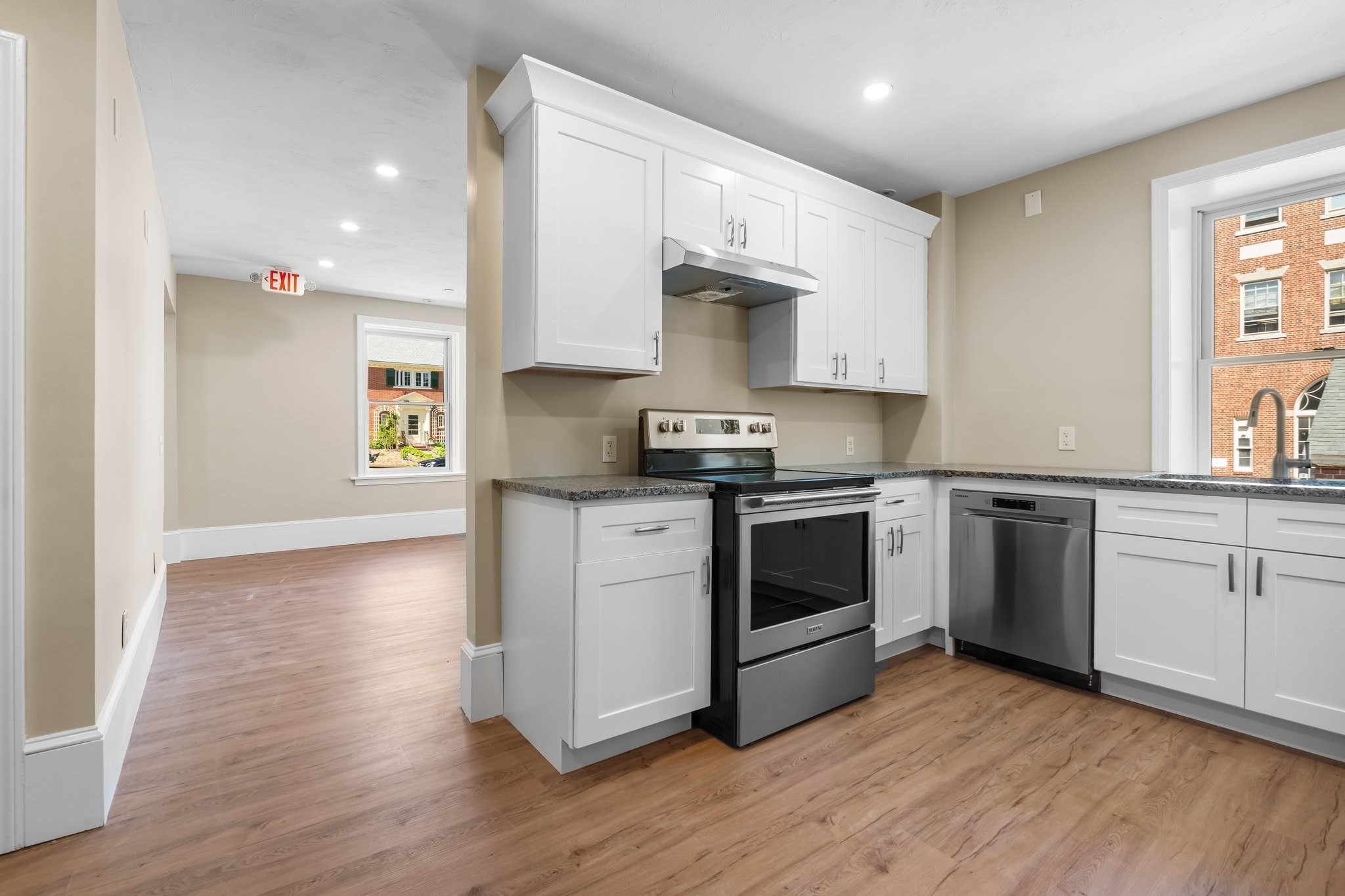 6 Windsor St Property Photo 6