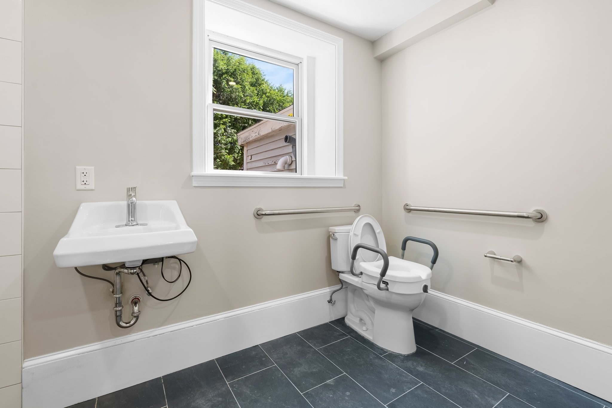 6 Windsor St Property Photo 17