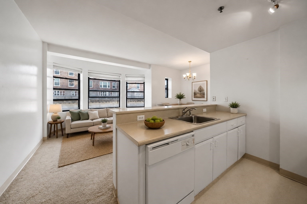 636 Beacon St # 505 Property Photo 4