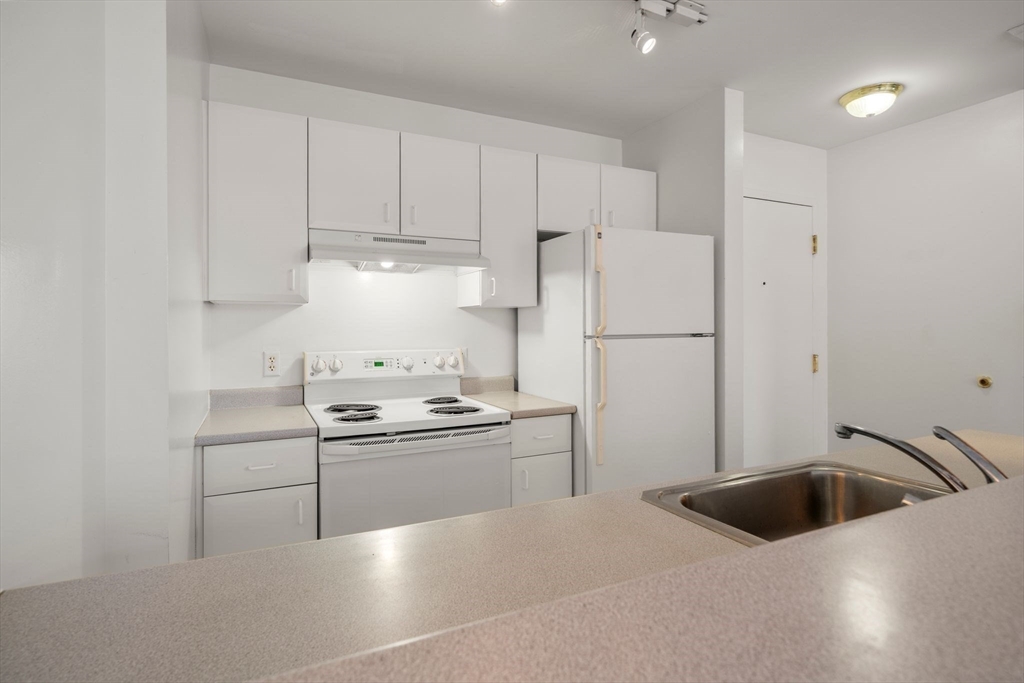 636 Beacon St # 505 Property Photo 5