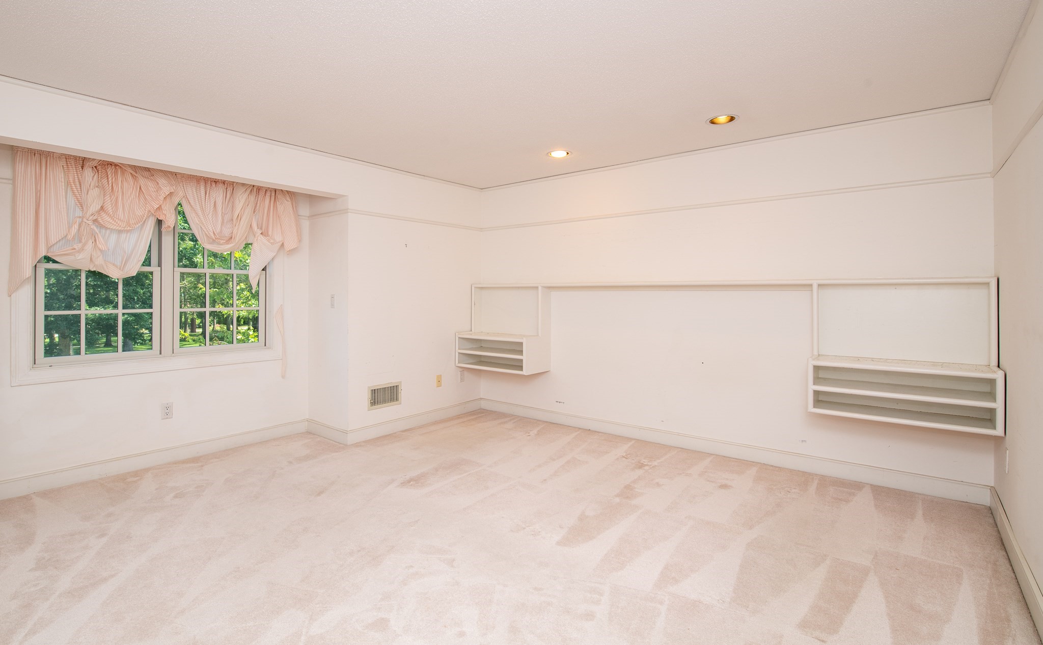 10 Village Green Circle Property Photo 21