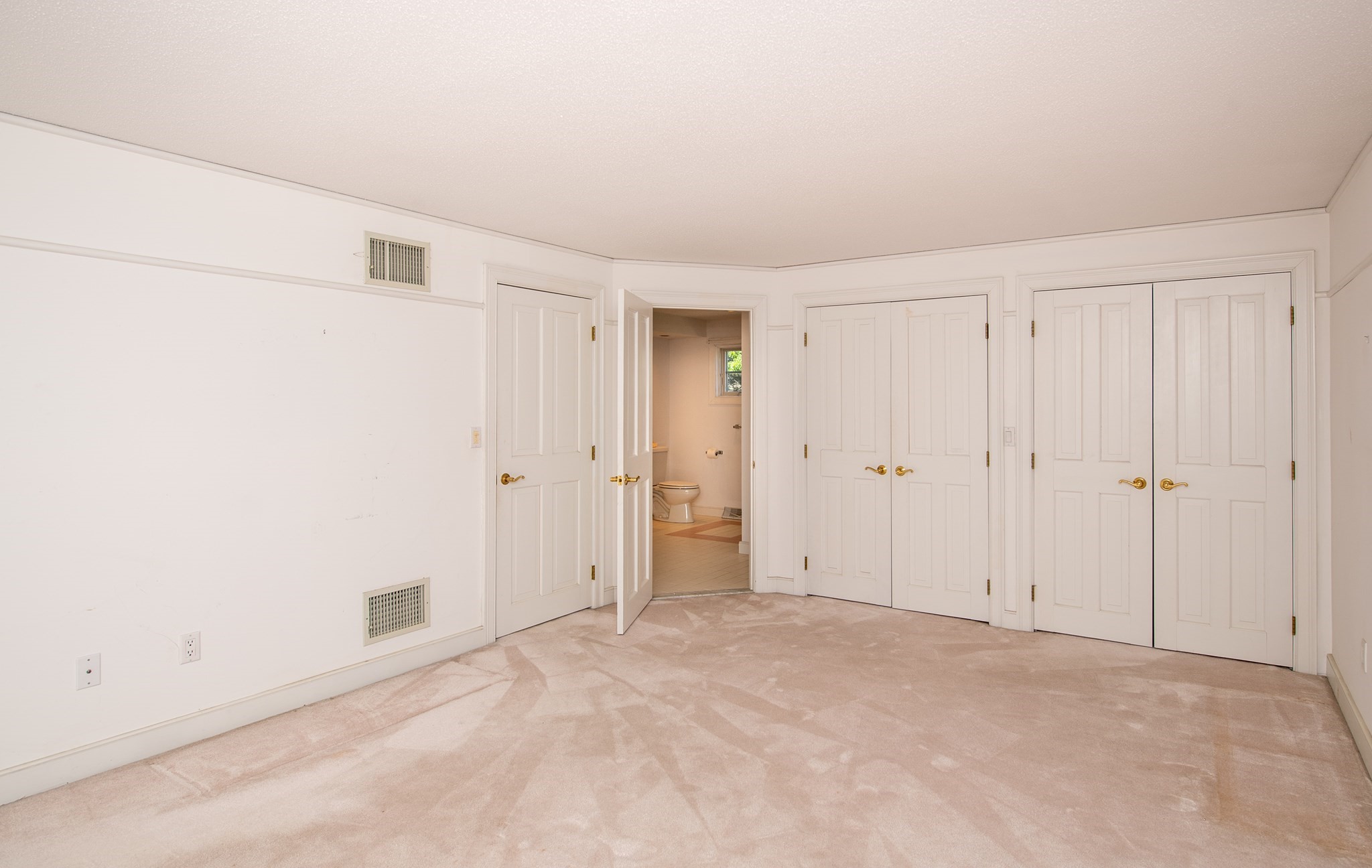 10 Village Green Circle Property Photo 22