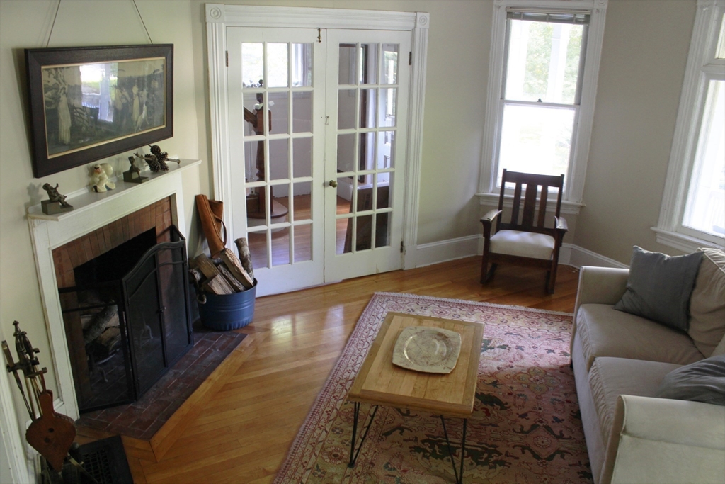 254 Lincoln Property Photo 7