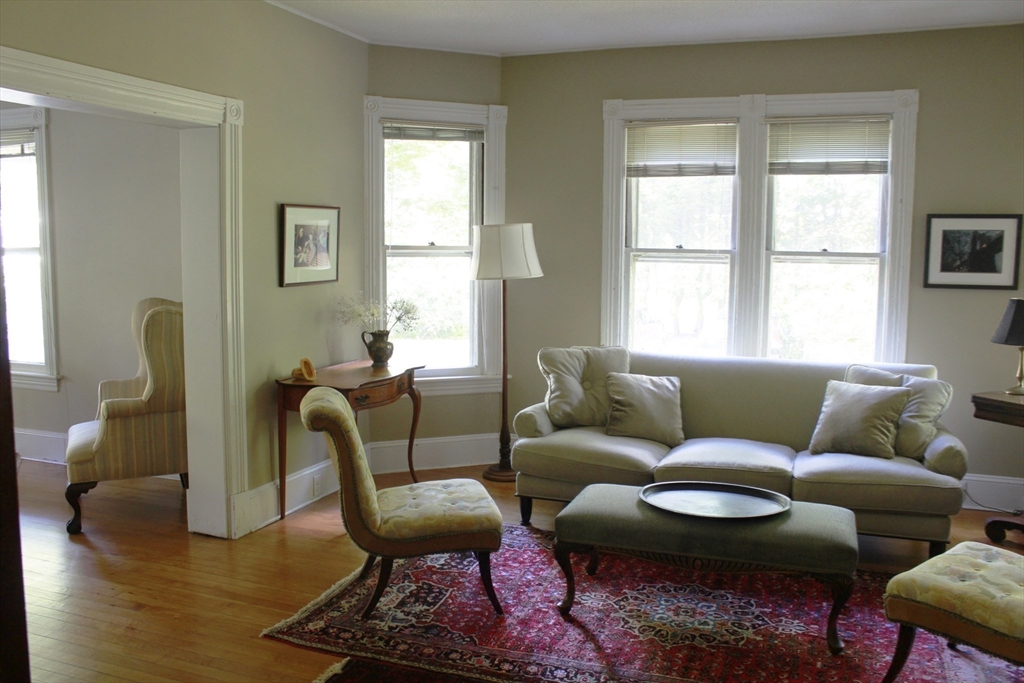 254 Lincoln Property Photo 9