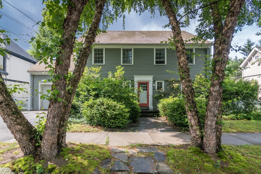 52 Ward Ave Property Photo 1