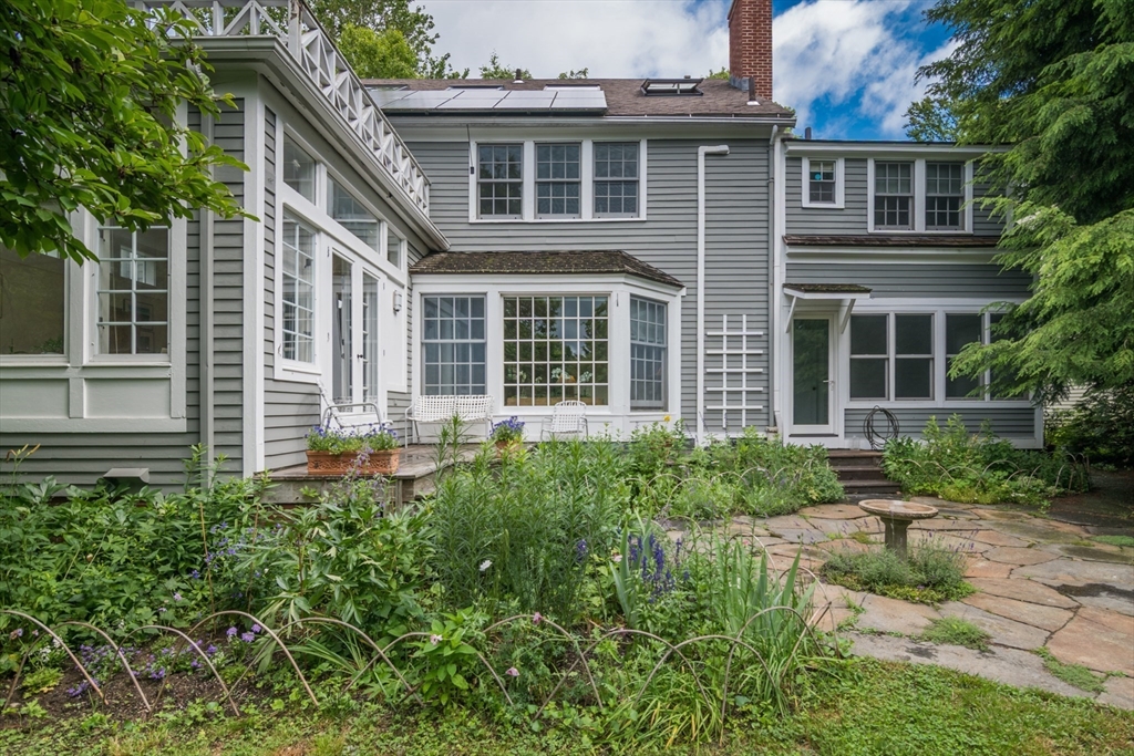 52 Ward Ave Property Photo 2