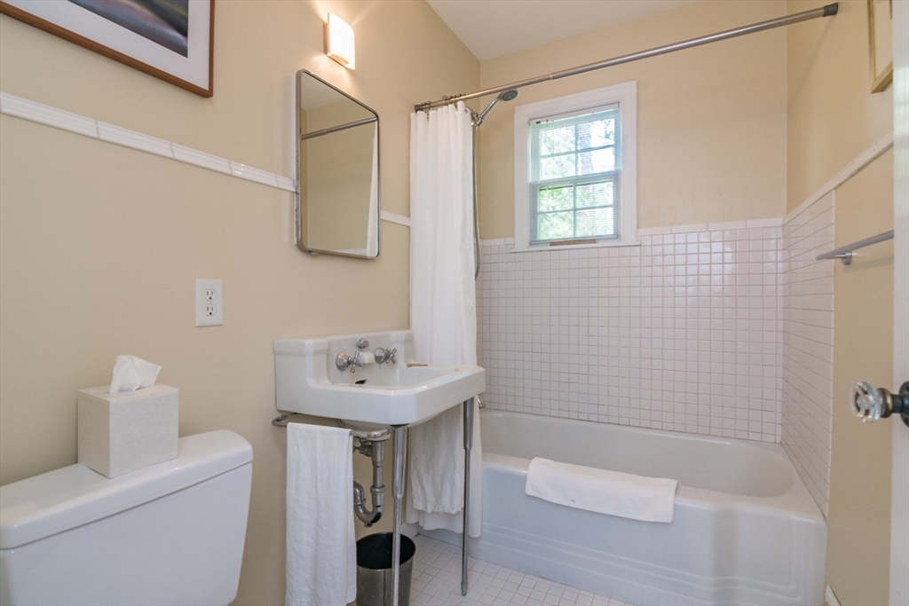 52 Ward Ave Property Photo 18