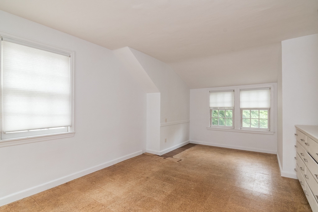 52 Ward Ave Property Photo 27