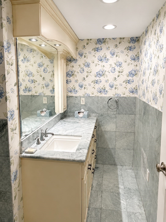 40 Village Rd. # 602 Property Photo 28