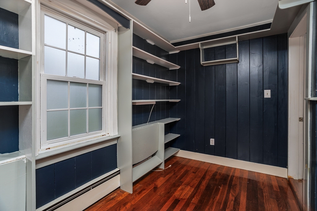 547 Elm St Property Photo 13