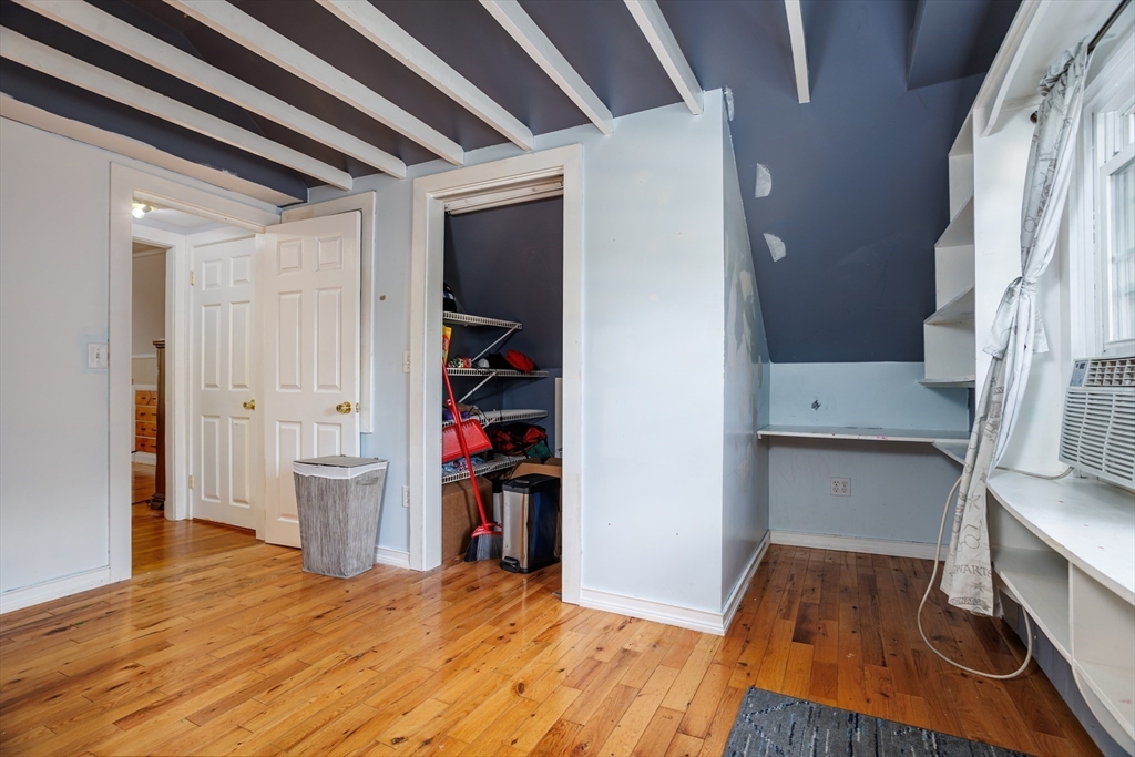 547 Elm St Property Photo 20