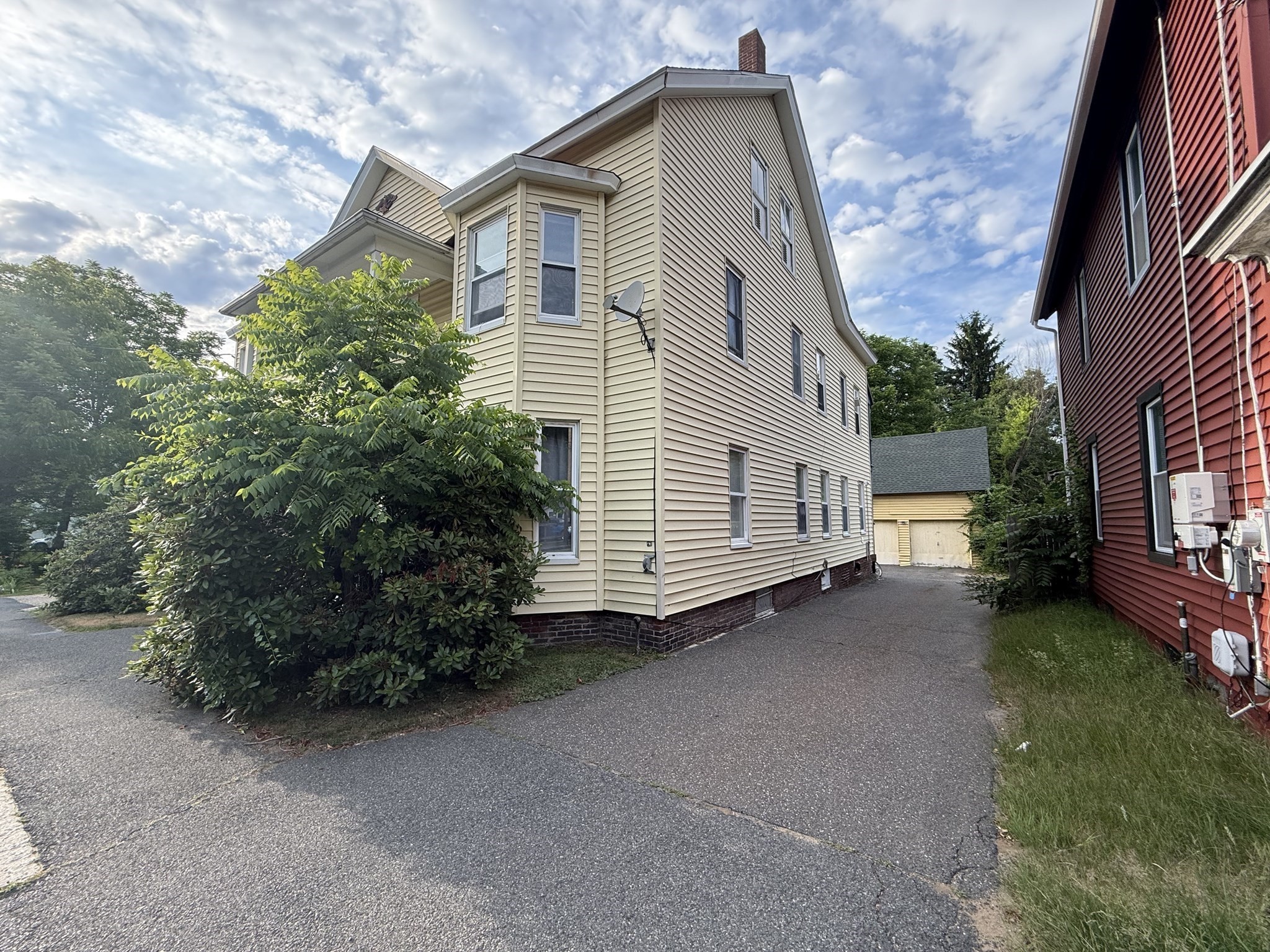 38-40 Morse Ave Property Photo 2
