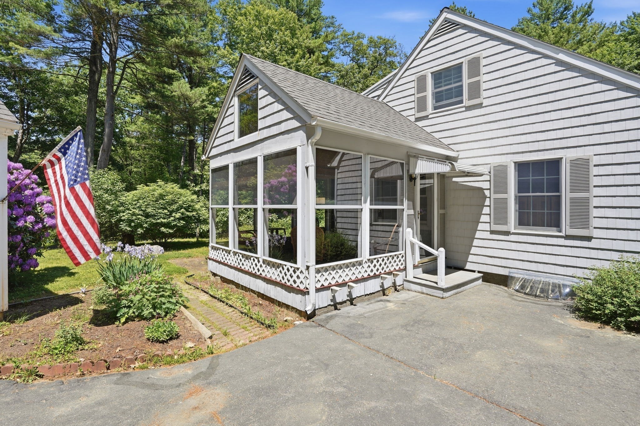 33 Cold Spring Rd Property Photo 2