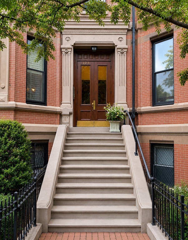 123 Marlborough St # 1B Property Photo 1