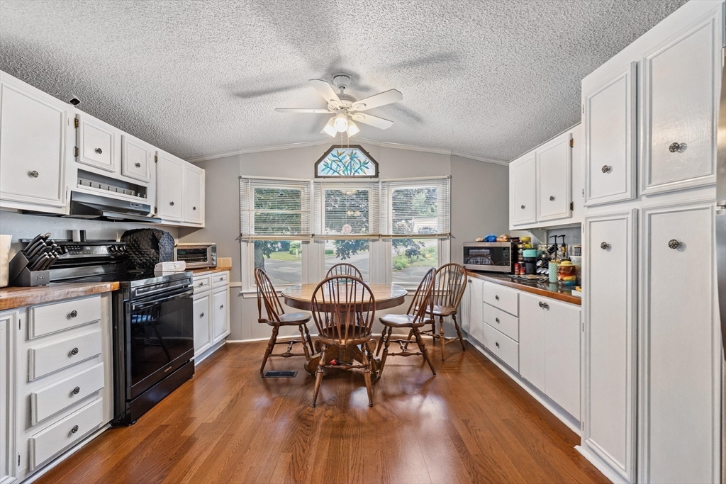 147 Pine Ave. Property Photo 5