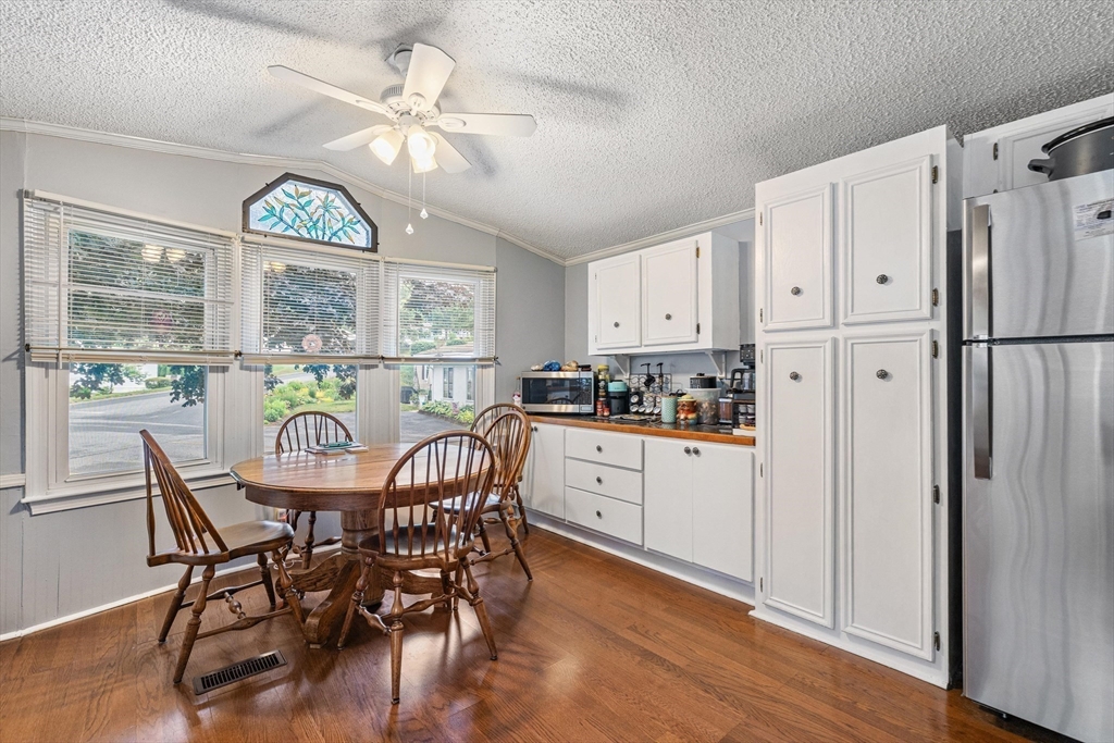 147 Pine Ave. Property Photo 6