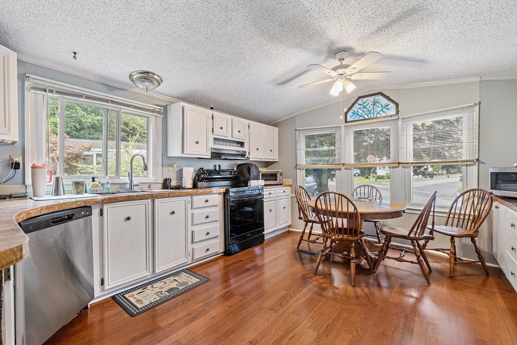 147 Pine Ave. Property Photo 9