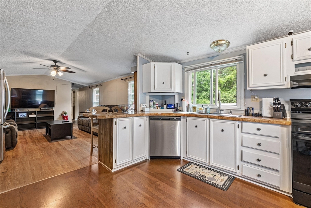 147 Pine Ave. Property Photo 10