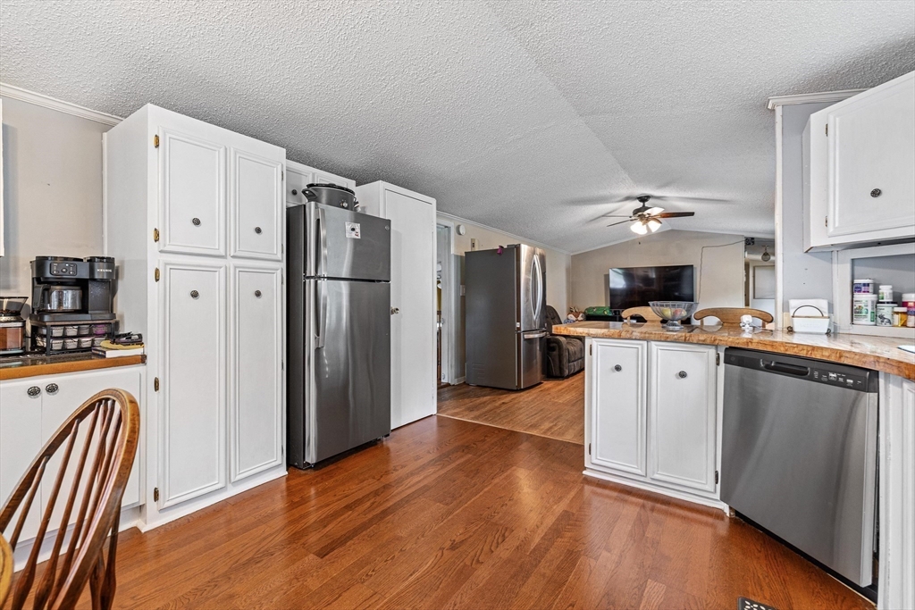 147 Pine Ave. Property Photo 12