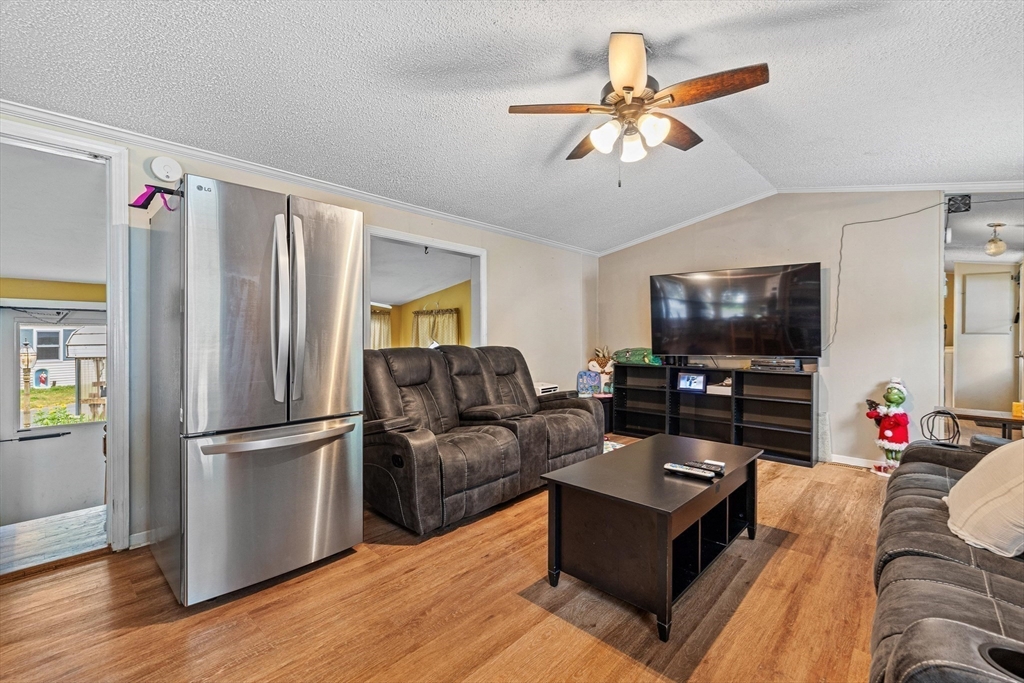 147 Pine Ave. Property Photo 14