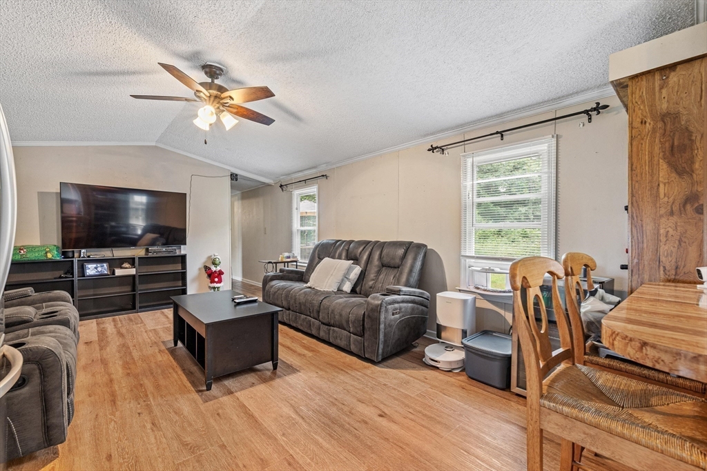 147 Pine Ave. Property Photo 15