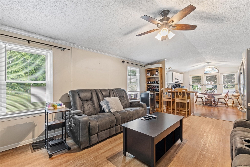 147 Pine Ave. Property Photo 16