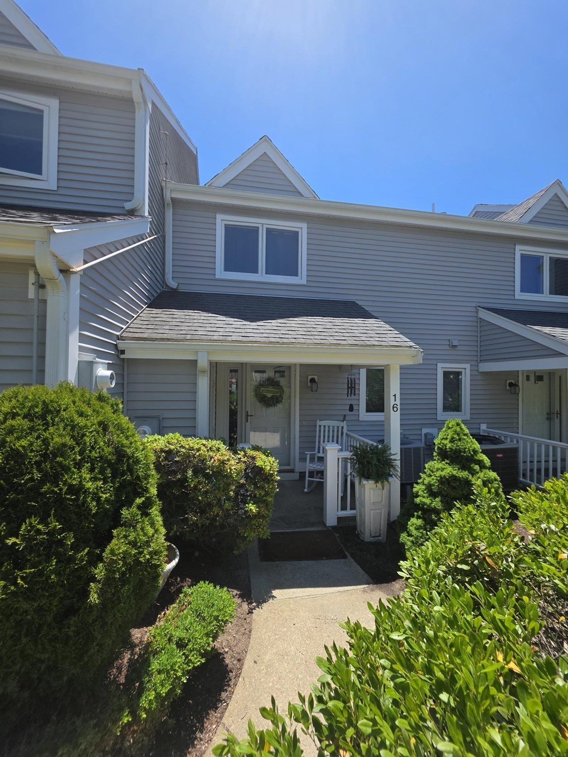 16 Westcliff Dr # 16 Property Photo 2