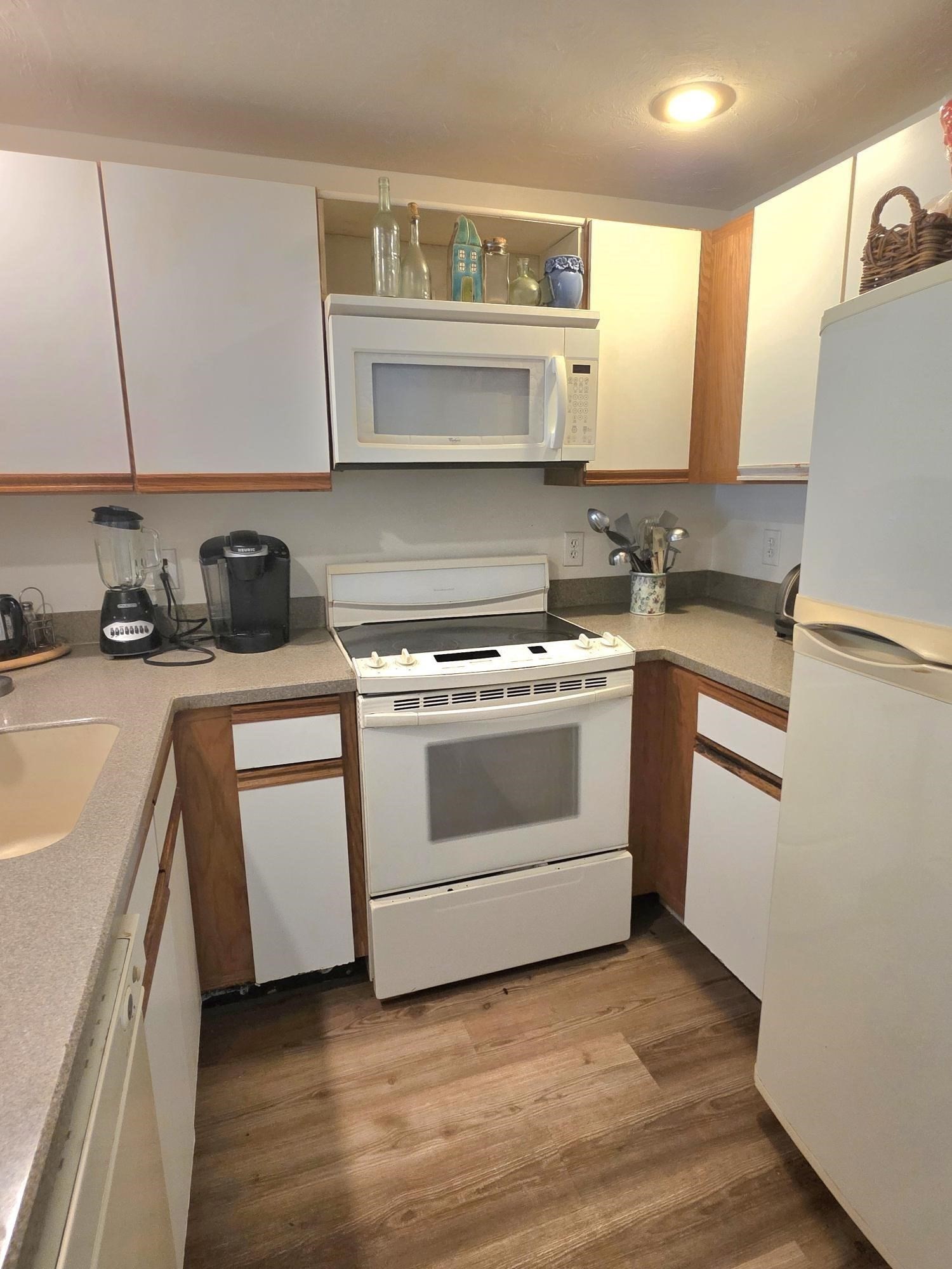 16 Westcliff Dr # 16 Property Photo 6