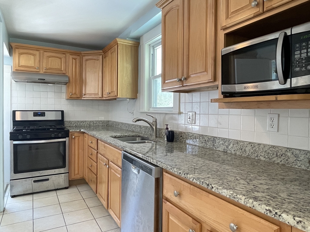139 Oakdale Rd Property Photo 5