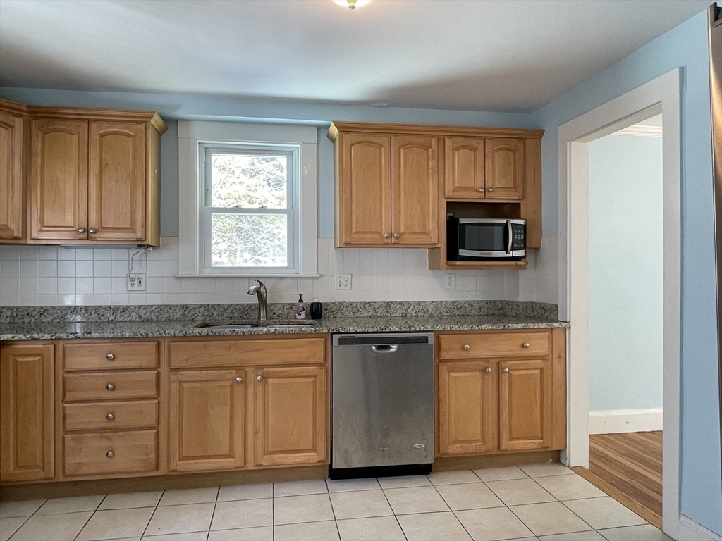 139 Oakdale Rd Property Photo 6