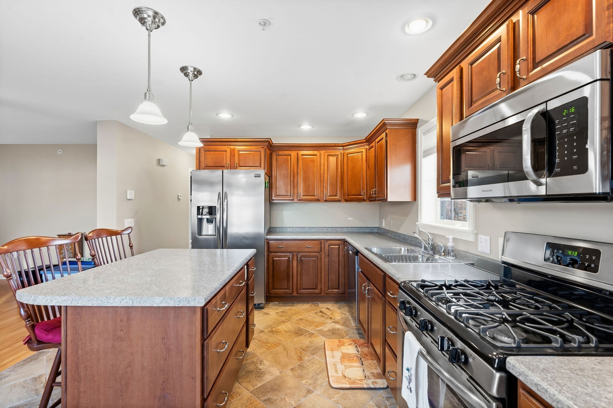 381 Summer Street Property Photo 7