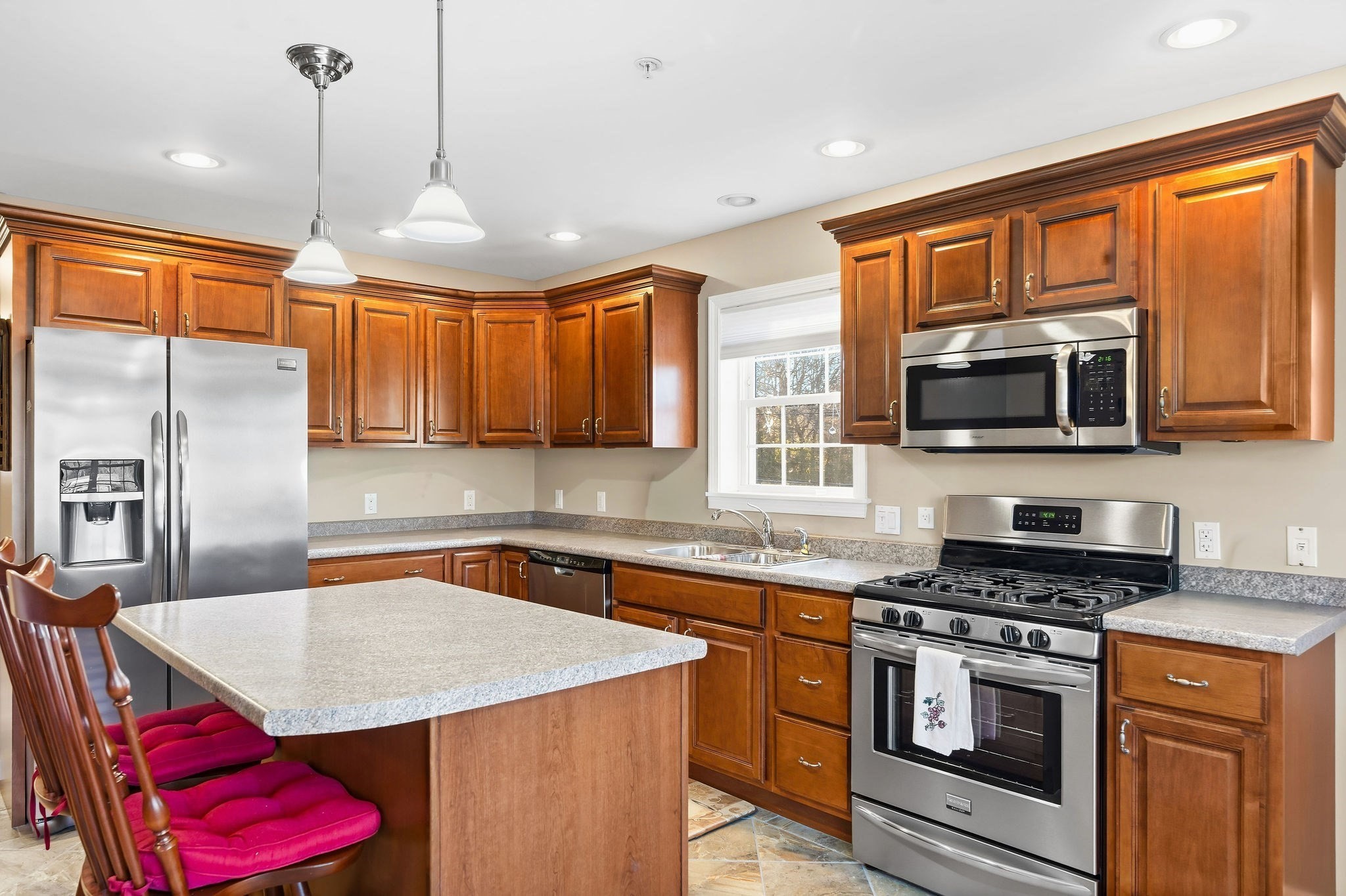 381 Summer Street Property Photo 8