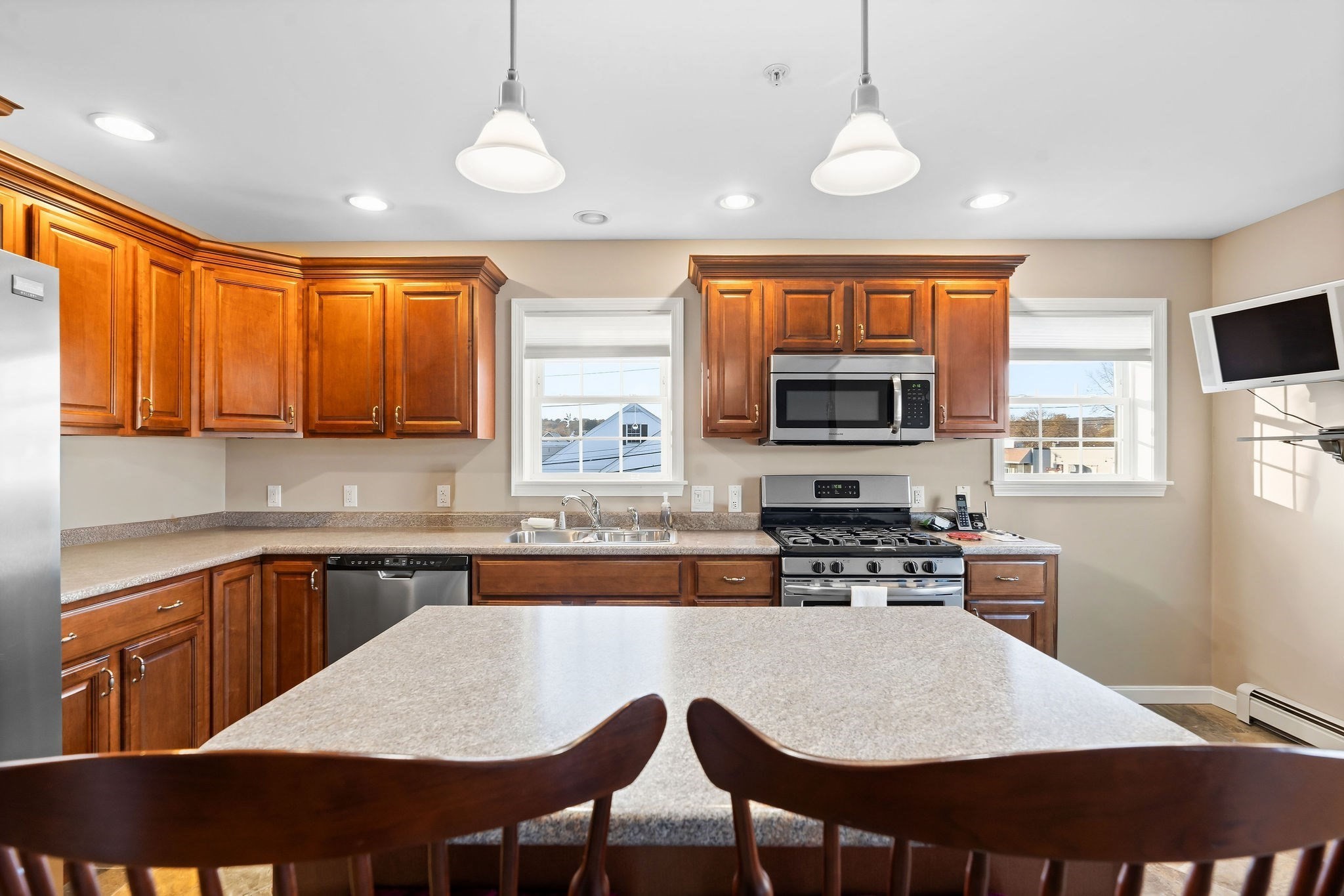 381 Summer Street Property Photo 9