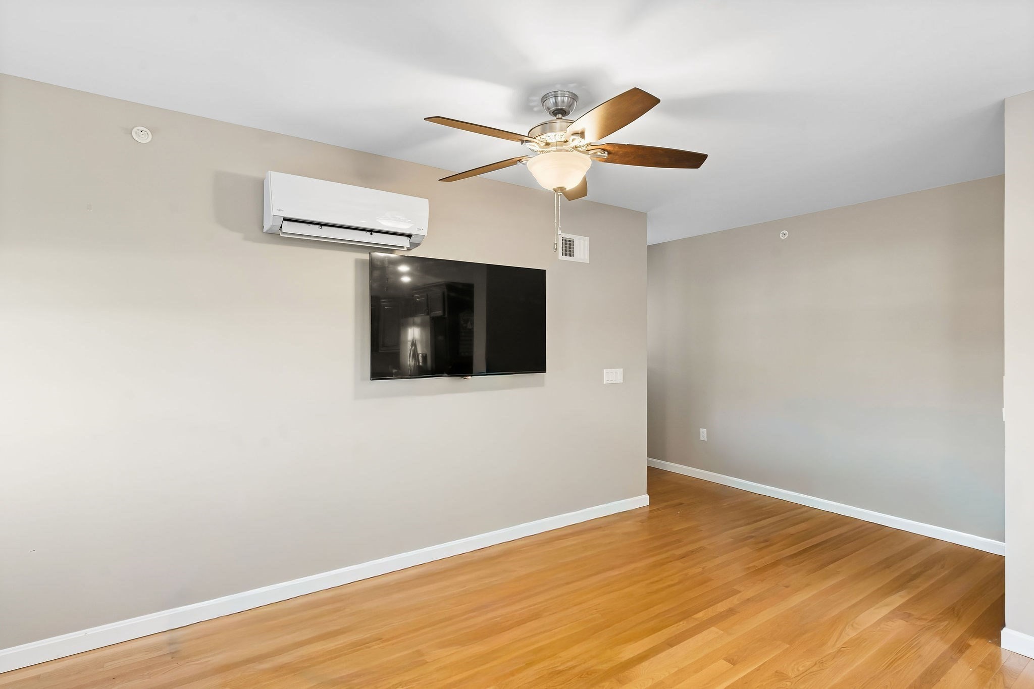 381 Summer Street Property Photo 14