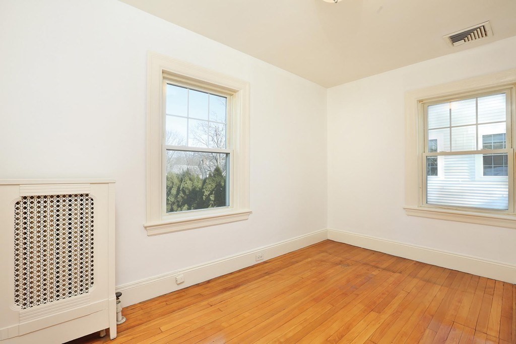 16 Ballard Street Property Photo 7