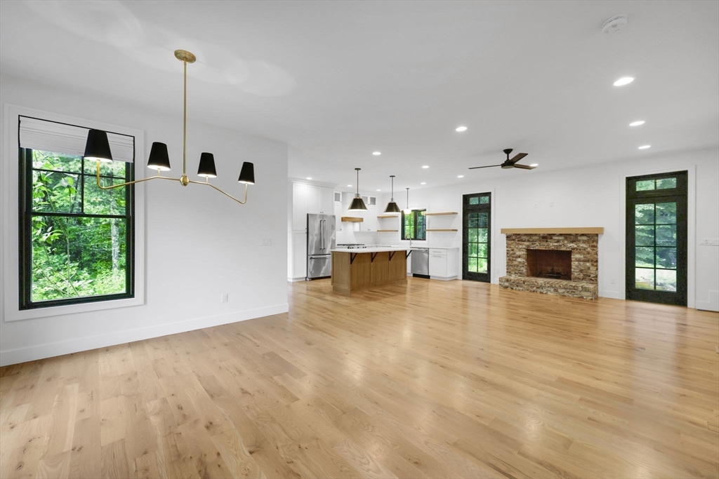 1322 Center St Property Photo 4
