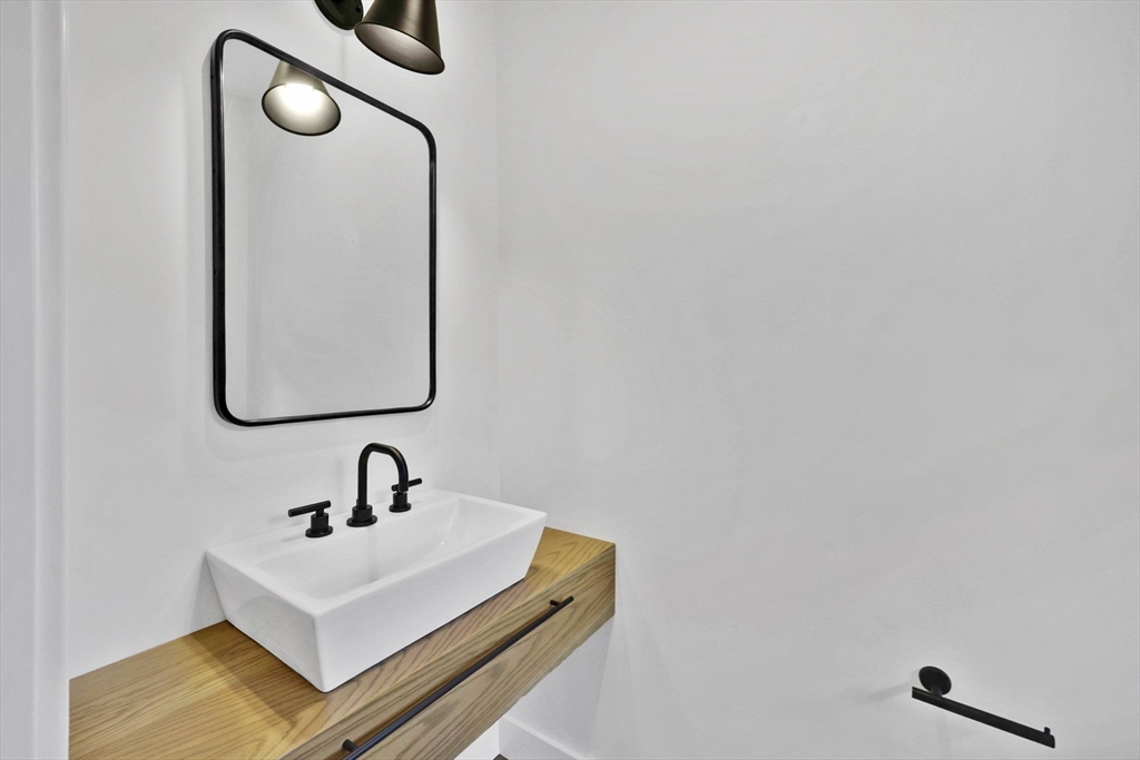 1322 Center St Property Photo 16
